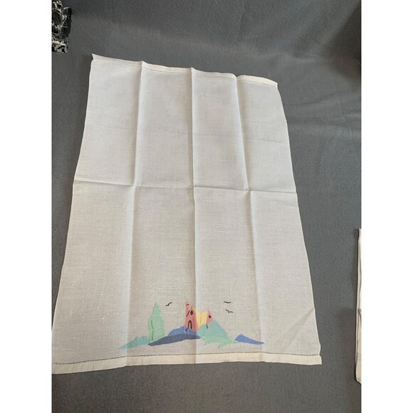 Vintage Hand-Embroidered Linen Towel Set - Floral Scenic & Intricate Designs - Picture 5 of 10